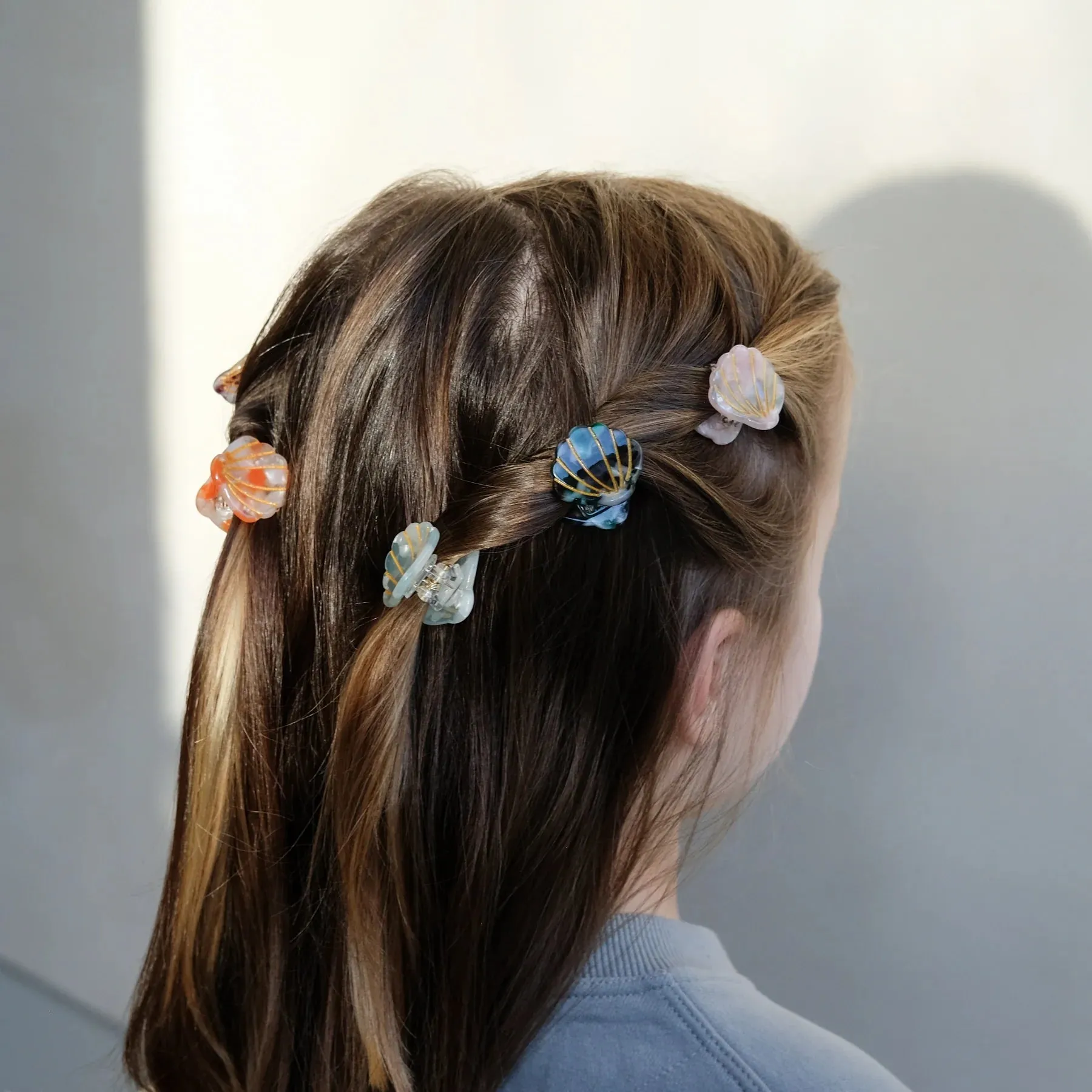 Mini shell claw clips